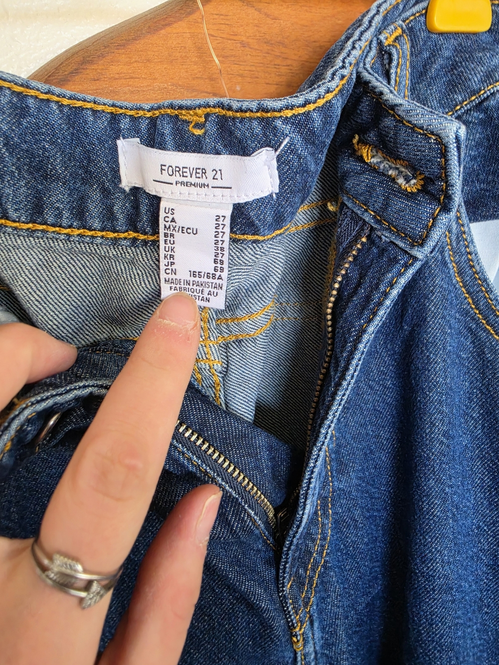 Forever 21 High-Rise Premium Cargo Pants - Size 4